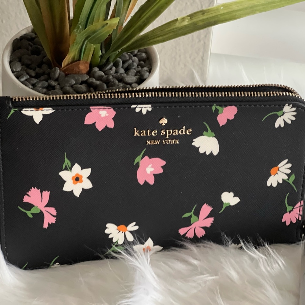 Katespade wristlet